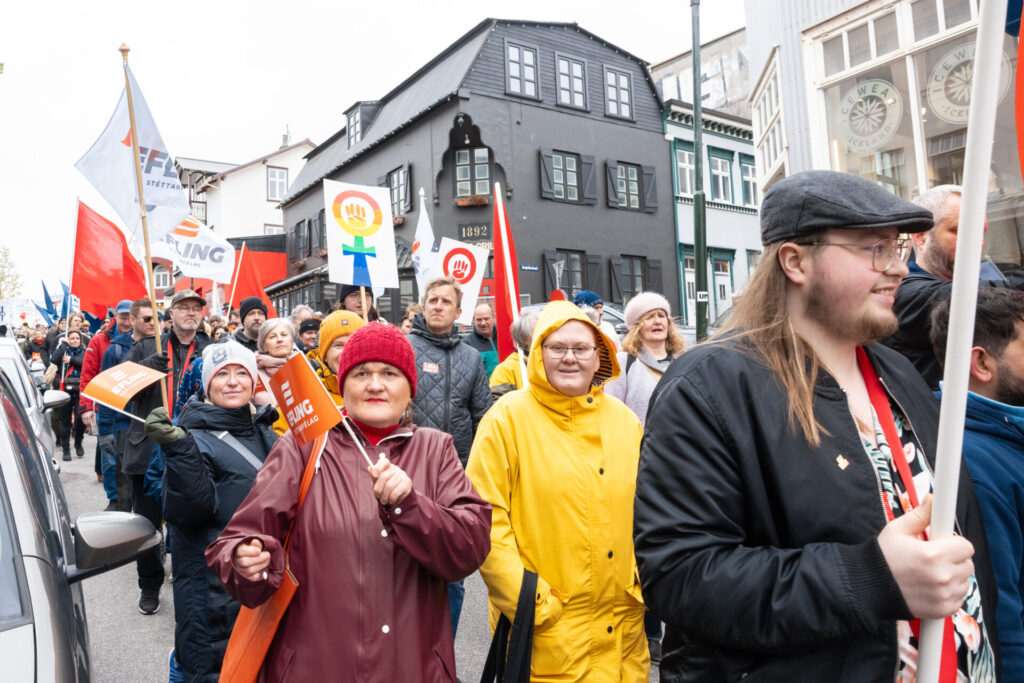 39e1cdbc18b171f98998743780a229ff73ab917584bdf74d2c2d506f4b0e2f7a.jpg